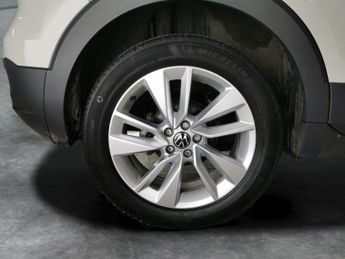 Volkswagen T-cross 1.0 TSI Active DSG (110 ps) - PARK SENSORS - AIR CON - DAB