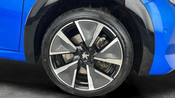 Peugeot E-208 50kWh GT Premium (136 ps) - REVERSE CAM - ALCANTARA - NAV