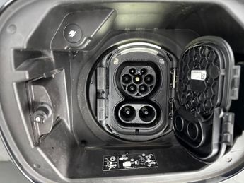 Mercedes-Benz EQA EQA 250 66.5kWh AMG Line (190 ps) - ADAPTIVE LIGHTS - HEATED LEA