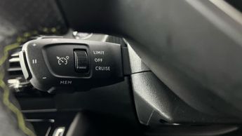 Peugeot E-208 50kWh GT Premium (136 ps) - REVERSE CAM - ALCANTARA - NAV