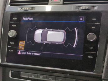 Volkswagen Golf 1.6 TDI SE Nav DSG (115 ps) - CAR-NET APP-CONNECT - PARK SENSORS