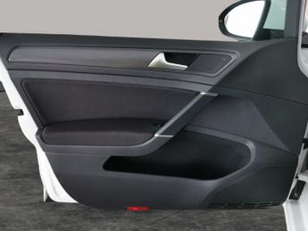 Volkswagen Golf 1.6 TDI SE Nav DSG (115 ps) - CAR-NET APP-CONNECT - PARK SENSORS