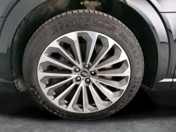 Audi e-tron 50 S line quattro 71.2kWh (313 ps) - KEYLESS ENTRY - LED - REVER