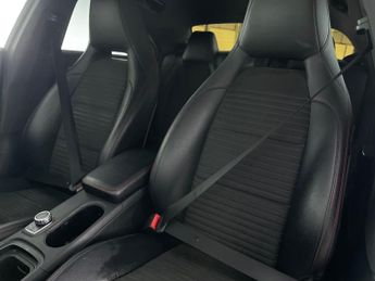 Mercedes-Benz CLA 2.1 CLA220d AMG Line Coupe 7G-DCT (177 ps) - CRUISE - DRIVING MO