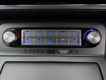 Hyundai Kona 39kWh Premium (10.5kW Charger) (136 ps) - LED - REVERSE CAM - NA