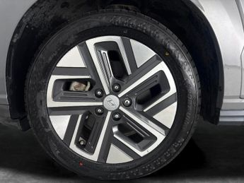 Hyundai Kona 39kWh Premium (10.5kW Charger) (136 ps) - LED - REVERSE CAM - NA