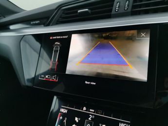 Audi e-tron 50 S line quattro 71.2kWh (313 ps) - KEYLESS ENTRY - LED - REVER