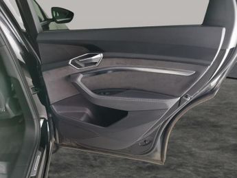 Audi e-tron 50 S line quattro 71.2kWh (313 ps) - KEYLESS ENTRY - LED - REVER