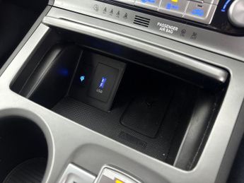 Hyundai Kona 39kWh Premium (10.5kW Charger) (136 ps) - LED - REVERSE CAM - NA