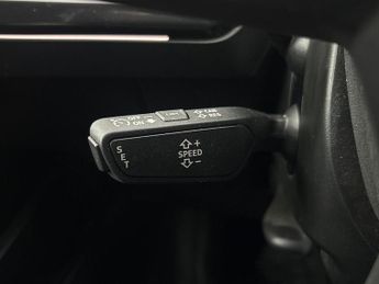 Audi Q4 E-tron 35 S line 55kWh (170 ps) - CARPLAY - HEATED SEATS - LANE DEPARTU