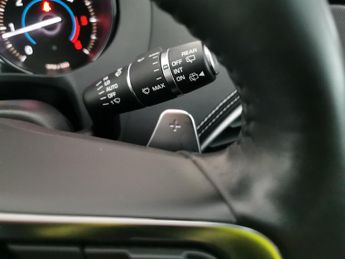 Jaguar F-PACE 2.0 D180 R-Sport AWD (180 ps) - WIFI - XENONS - BLUETOOTH