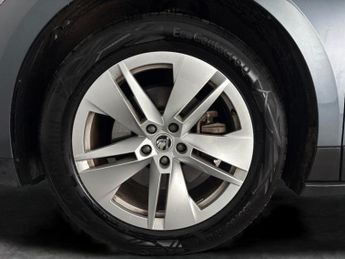 Skoda Enyaq 62kWh 60 (179 ps) - WIFI - BLUETOOTH - CRUISE