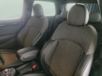 Mini Electric Hatch Cooper SE 32.6kWh Level 2 (184 ps) - HEATED SEATS - NAV