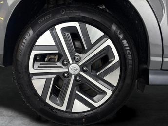 Hyundai Kona 39kWh Premium (10.5kW Charger) (136 ps) - LED - REVERSE CAM - NA