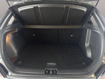 Hyundai Kona 39kWh Premium (10.5kW Charger) (136 ps) - LED - REVERSE CAM - NA