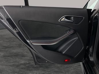 Mercedes-Benz CLA 2.1 CLA220d AMG Line Coupe 7G-DCT (177 ps) - CRUISE - DRIVING MO