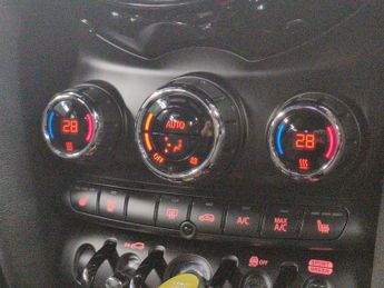 Mini Electric Hatch Cooper SE 32.6kWh Level 2 (184 ps) - HEATED SEATS - NAV