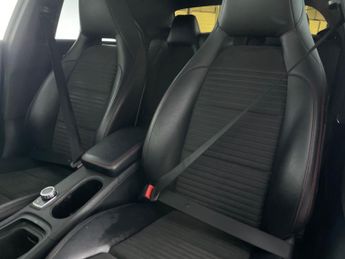 Mercedes-Benz CLA 2.1 CLA220d AMG Line Coupe 7G-DCT (177 ps) - CRUISE - DRIVING MO