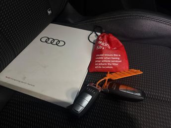 Audi Q4 E-tron 35 S line 55kWh (170 ps) - CARPLAY - HEATED SEATS - LANE DEPARTU