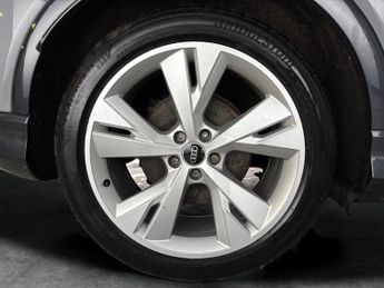 Audi Q4 E-tron 35 S line 55kWh (170 ps) - CARPLAY - HEATED SEATS - LANE DEPARTU