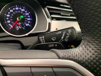 Volkswagen Passat 1.5 TSI EVO R-Line DSG (150 ps) - LED - HEATED LEATHER