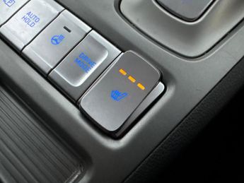 Hyundai Kona 39kWh Premium (10.5kW Charger) (136 ps) - LED - REVERSE CAM - NA