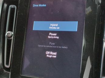 Volvo XC40 1.5h T5 Twin Engine Recharge 10.7kWh R-Design Pro Plug-in (262 p