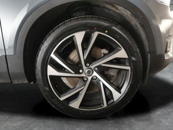 Volvo XC40 1.5h T5 Twin Engine Recharge 10.7kWh R-Design Pro Plug-in (262 p