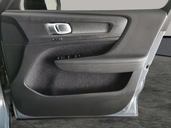 Volvo XC40 1.5h T5 Twin Engine Recharge 10.7kWh R-Design Pro Plug-in (262 p