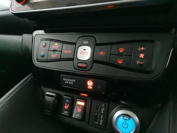 Nissan Leaf 39kWh Tekna (150 ps) - 360 CAM - LED - REVERSE CAM