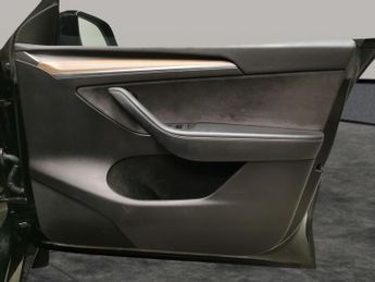 Tesla Model Y SUV RWD (346 ps) - HEATED STEERING - BLIND SPOT ASSIST - WIFI