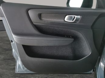 Volvo XC40 1.5h T5 Twin Engine Recharge 10.7kWh R-Design Pro Plug-in (262 p