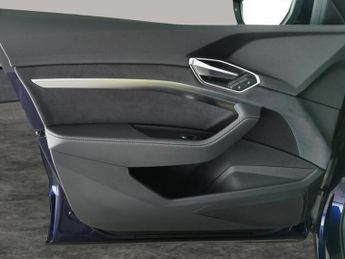 Audi e-tron 50 S line quattro 71.2kWh (11kW Charger) (313 ps) - LED - REVERS