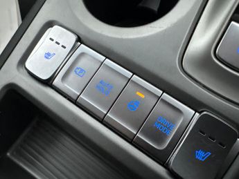 Hyundai Kona 39kWh Premium (10.5kW Charger) (136 ps) - LED - REVERSE CAM - NA