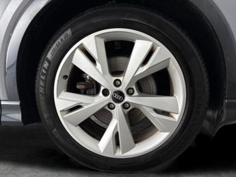 Audi Q4 E-tron 35 S line 55kWh (170 ps) - CARPLAY - HEATED SEATS - LANE DEPARTU