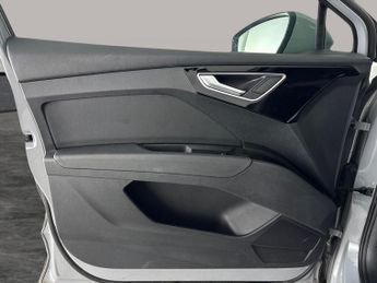 Audi Q4 E-tron 35 S line 55kWh (170 ps) - CARPLAY - HEATED SEATS - LANE DEPARTU