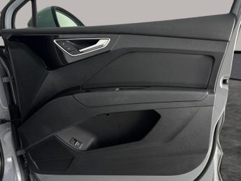 Audi Q4 E-tron 35 S line 55kWh (170 ps) - CARPLAY - HEATED SEATS - LANE DEPARTU