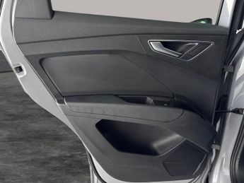 Audi Q4 E-tron 35 S line 55kWh (170 ps) - CARPLAY - HEATED SEATS - LANE DEPARTU