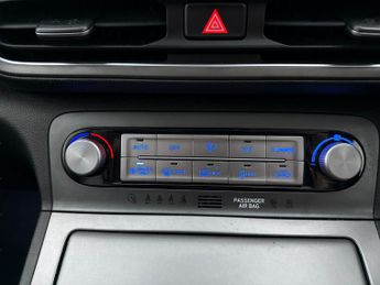Hyundai Kona 64kWh Premium (10.5kW Charger) (204 ps) - REVERSE CAM - NAV - HE