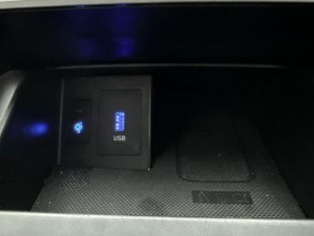 Hyundai Kona 64kWh Premium (10.5kW Charger) (204 ps) - REVERSE CAM - NAV - HE