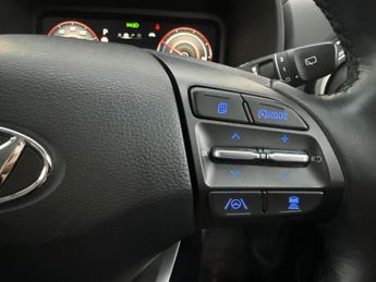 Hyundai Kona 64kWh Premium (10.5kW Charger) (204 ps) - REVERSE CAM - NAV - HE