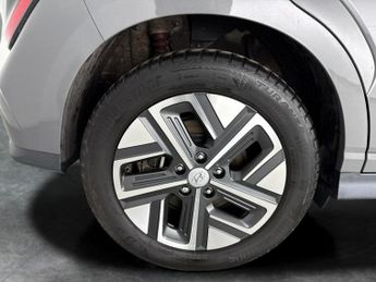 Hyundai Kona 64kWh Premium (10.5kW Charger) (204 ps) - REVERSE CAM - NAV - HE