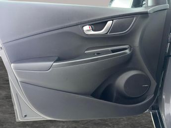 Hyundai Kona 64kWh Premium (10.5kW Charger) (204 ps) - REVERSE CAM - NAV - HE
