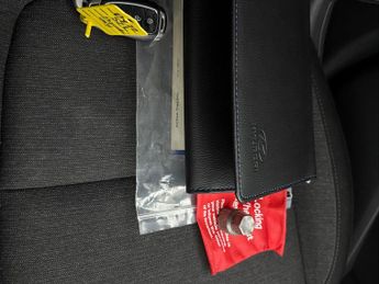 Hyundai Kona 64kWh Premium (10.5kW Charger) (204 ps) - REVERSE CAM - NAV - HE