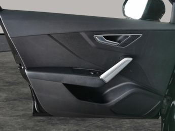 Audi Q2 1.6 TDI 30 S line S Tronic (116 ps) - NAV - DAB - BLUETOOTH