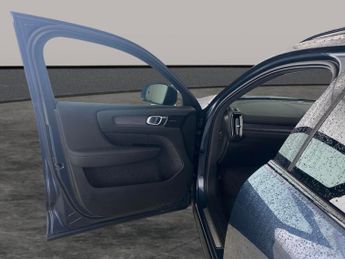 Volvo XC40 Recharge Twin 78kWh Pro AWD (408 ps) - SURROUND VIEW - PARK ASSI