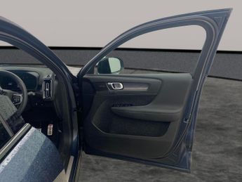 Volvo XC40 Recharge Twin 78kWh Pro AWD (408 ps) - SURROUND VIEW - PARK ASSI