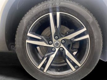 Volvo XC40 2.0 B4 MHEV R-Design AWD (197 ps) - PARK ASSIST - LED - LANE DEP