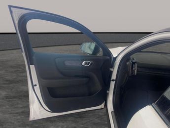 Volvo XC40 2.0 B4 MHEV R-Design AWD (197 ps) - PARK ASSIST - LED - LANE DEP