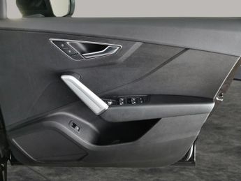 Audi Q2 1.6 TDI 30 S line S Tronic (116 ps) - NAV - DAB - BLUETOOTH